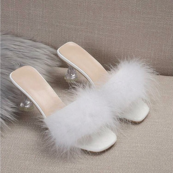 New Summer Style High-heeled Sandals
Chunky Heel, Transparent Crystal Heels - Picture 8 of 8